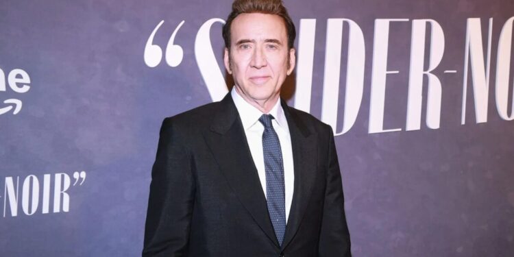 Vídeo: Mansão de Nicolas Cage, avaliada em R$ 53 milhões, quase é engolida por cratera; imagens impressionam Vídeo: Mansão de Nicolas Cage avaliada em R$ 53 milhões quase desaba após cratera se abrir na entrada (Foto: Getty)