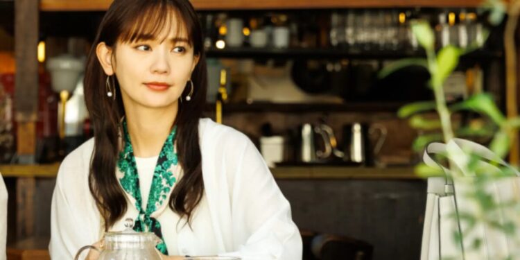 Yuri Nakamura, atriz de “Românticos Anônimos”, morre aos 44 anos (Foto: Divulgação/ Netflix)