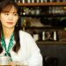 Yuri Nakamura, atriz de “Românticos Anônimos”, morre aos 44 anos (Foto: Divulgação/ Netflix)